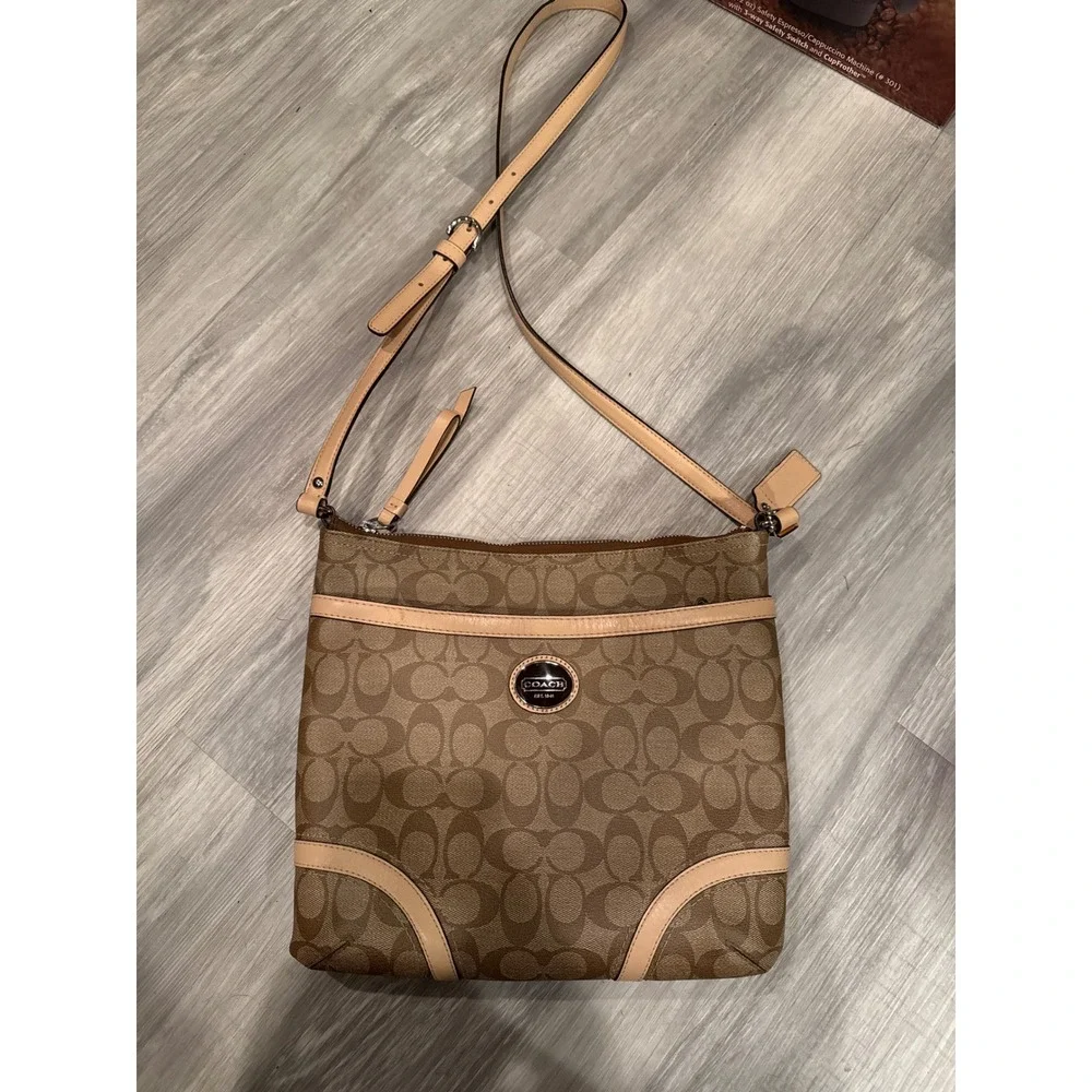 Coach Signature Peyton File Bag Khaki Brown Crossbody Messenger F18920